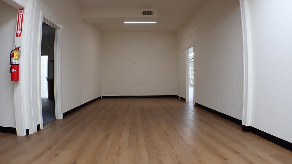More Photos Of 519 S Flower St, Burbank Warehouse For Lease
