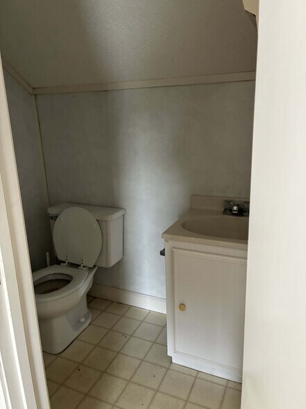 More Photos Of 212 W Water St, Plymouth Office Residential For Lease