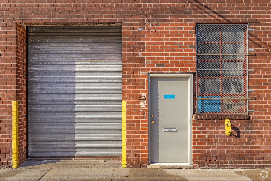 More Photos Of 3544 11th St, Astoria Warehouse For Lease