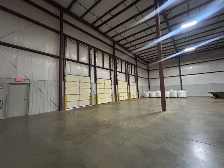 More Photos Of 40 Triplett Dr, London Warehouse For Lease
