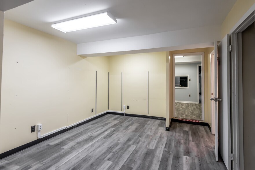 More Photos Of 39 Dobbin St, Brooklyn Warehouse For Sale