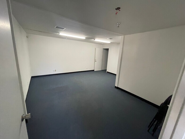 More Photos Of 68364 Commercial Rd, Cathedral City Warehouse For Sale