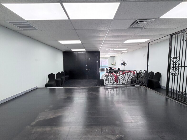 More Photos Of 3393-3437 Summer Ave, Memphis Storefront For Lease