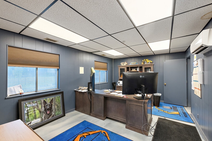 More Photos Of 451 E Wilson Ave, Pontiac Warehouse For Sale