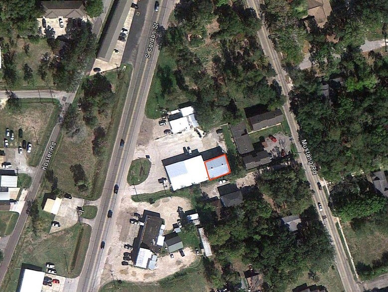 More Photos Of 1913 S Gordon St, Alvin Freestanding For Lease