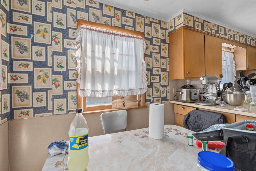 More Photos Of 754 N Main St, Oshkosh General Retail For Sale