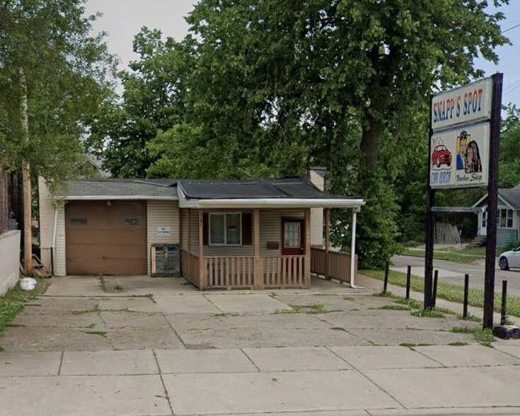 More Photos Of 1040 W North St, Kalamazoo General Retail For Sale