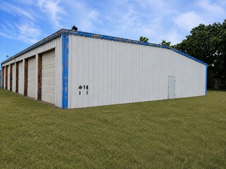 More Photos Of 9901 W Fairmont Pky, La Porte Service Station For Sale