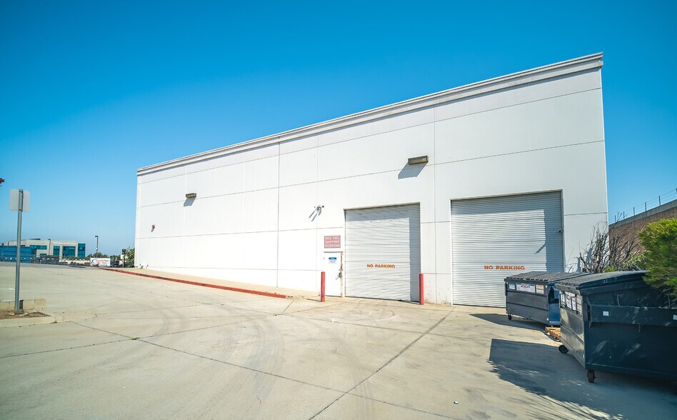 More Photos Of 307 E Carmel St, San Marcos Showroom For Lease