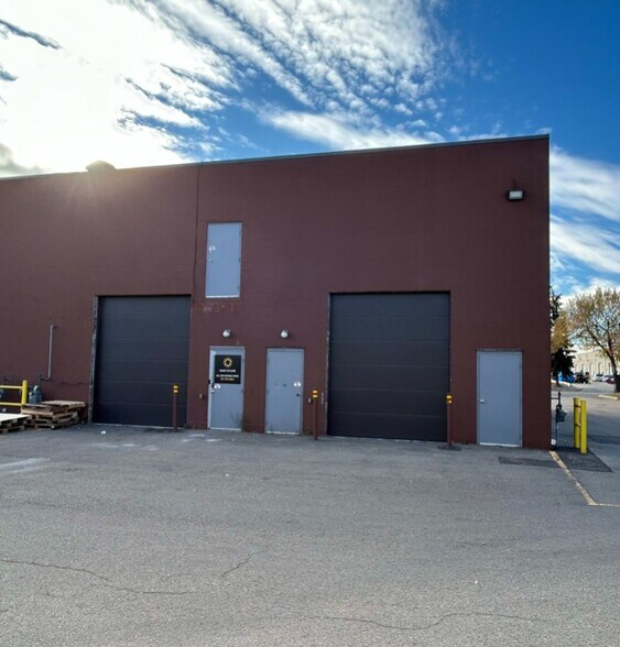 More Photos Of 15604-15626 116 Ave NW, Edmonton Showroom For Lease