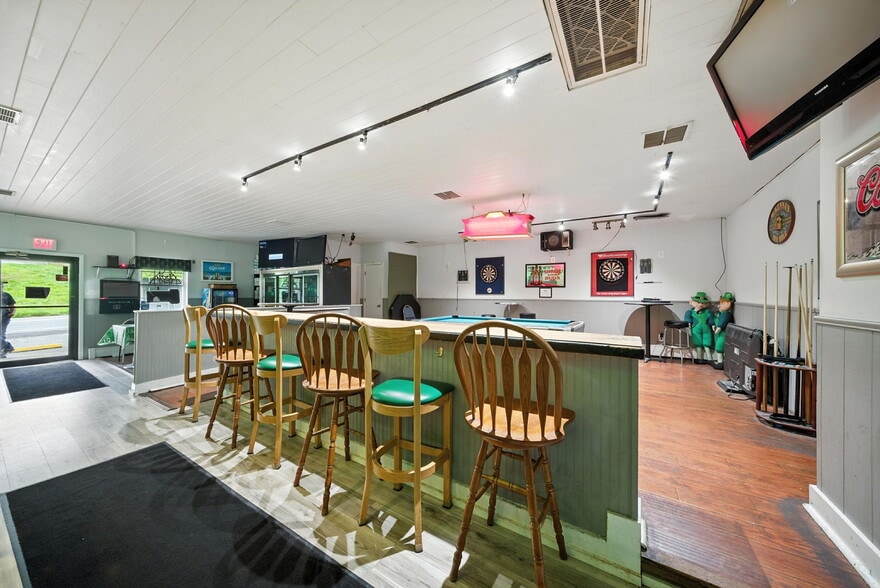 More Photos Of 260 Espanong Rd, Lake Hopatcong Restaurant For Sale