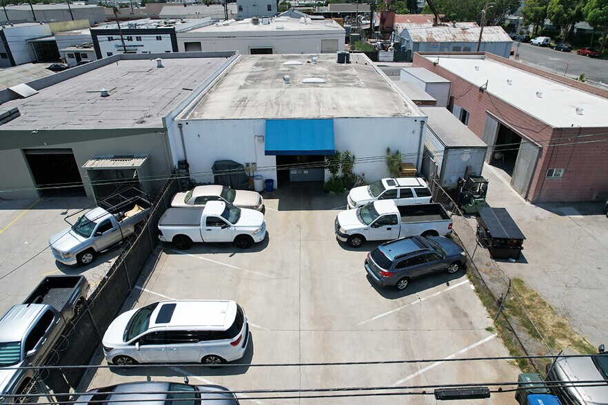 More Photos Of 15512 Vermont Ave, Paramount Warehouse For Sale