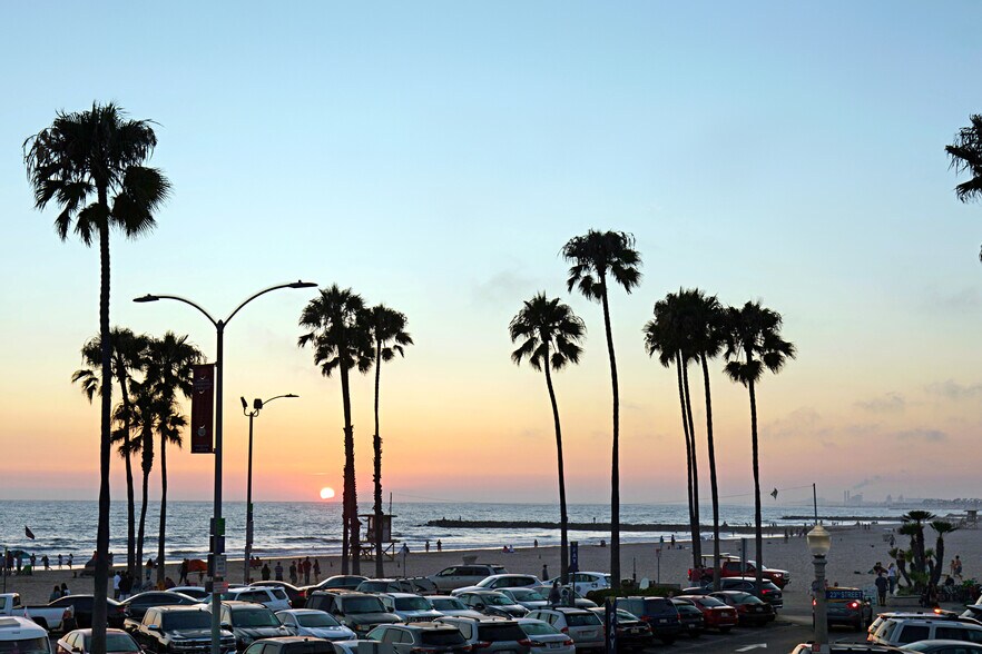 More Photos Of 2212 W Oceanfront, Newport Beach Multifamily For Sale