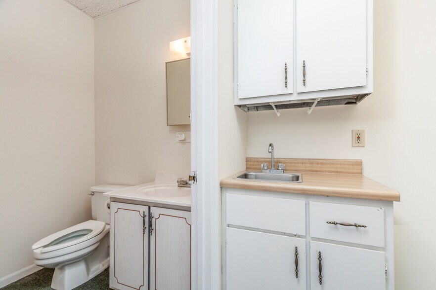 More Photos Of 4191 Crescent Dr, Saint Louis Medical For Lease