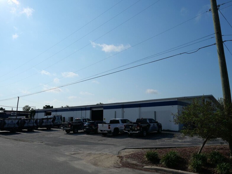 More Photos Of 737 N Magnolia Ave, Ocala Distribution For Lease