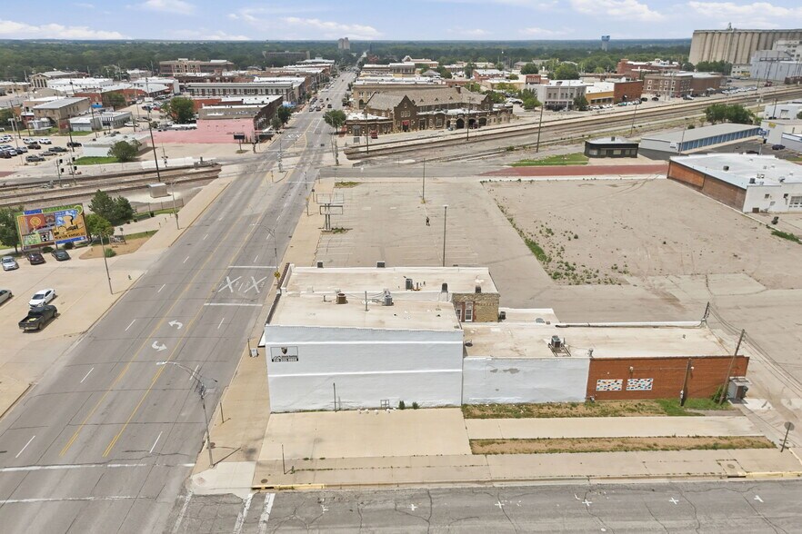 More Photos Of 302 N Main St, Newton Office Residential For Sale