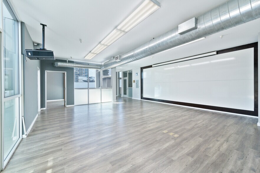 More Photos Of 2332 Cotner Ave, Los Angeles Loft Creative Space For Lease