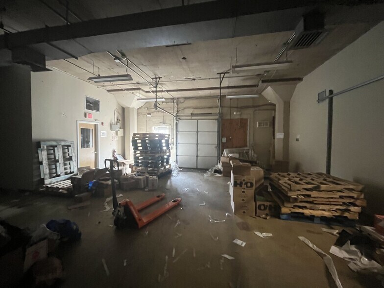 More Photos Of 2137 Hamilton Ave, Hamilton Light Distribution For Sale