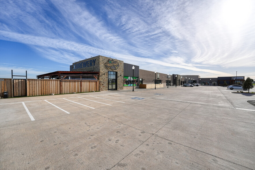 Primary Photo Of 13002-13070 Commerce St., Elgin Storefront Retail Office For Sale