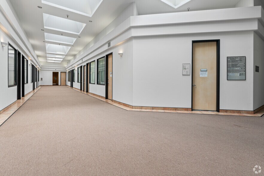 More Photos Of 45 W Easy St, Simi Valley Warehouse For Lease