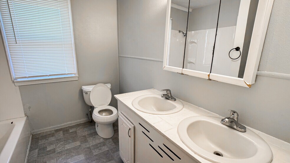 More Photos Of 1104 N Scott Ave, Belton Apartments For Sale