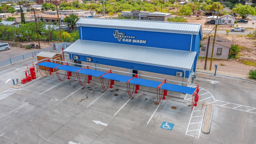 More Photos Of 1209 S Gregg St, Big Spring Carwash For Sale