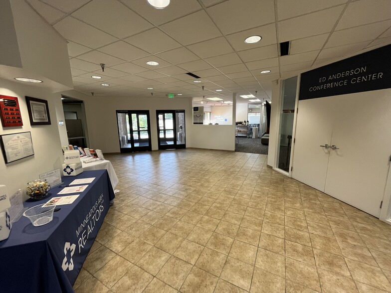 More Photos Of 5750 Lincoln Dr, Edina Office For Sale