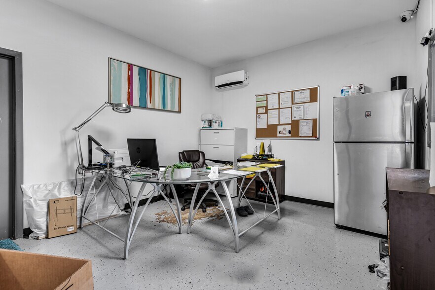 More Photos Of 1165 E 24 St, Miami Warehouse For Lease