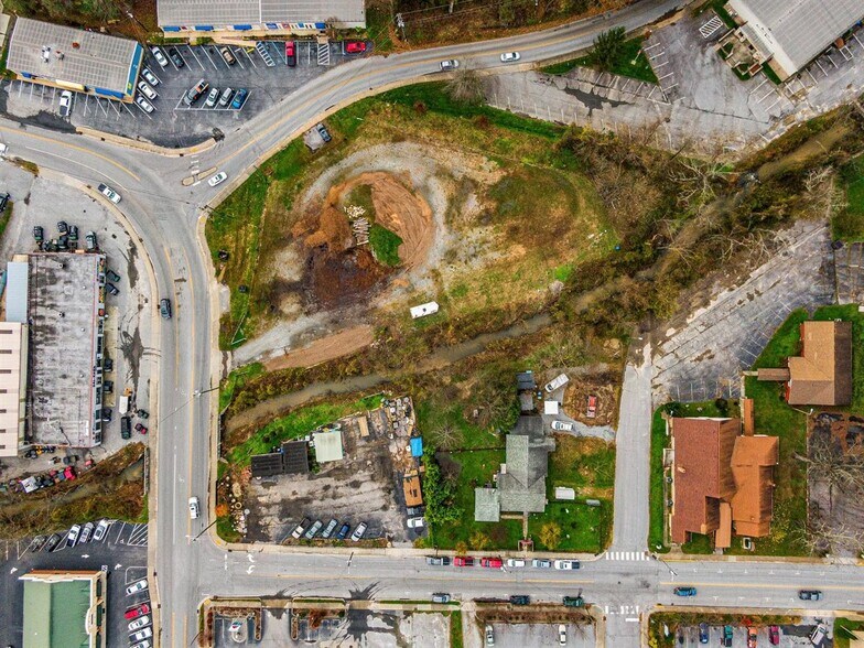 More Photos Of 307-321 S Washington St, Hendersonville Land For Lease