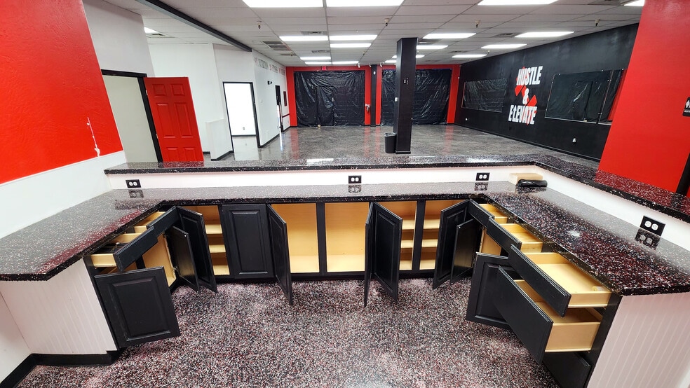 More Photos Of 2111 S Alma School Rd, Mesa General Retail For Lease