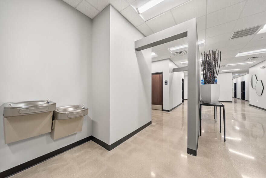 More Photos Of 210 SE 34th St, Bentonville Office For Sale