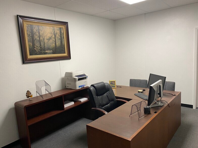 More Photos Of 1904 Hialeah Dr, Seabrook Light Manufacturing For Lease