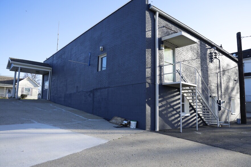 More Photos Of 325 W Main St, Lebanon Office Residential For Sale