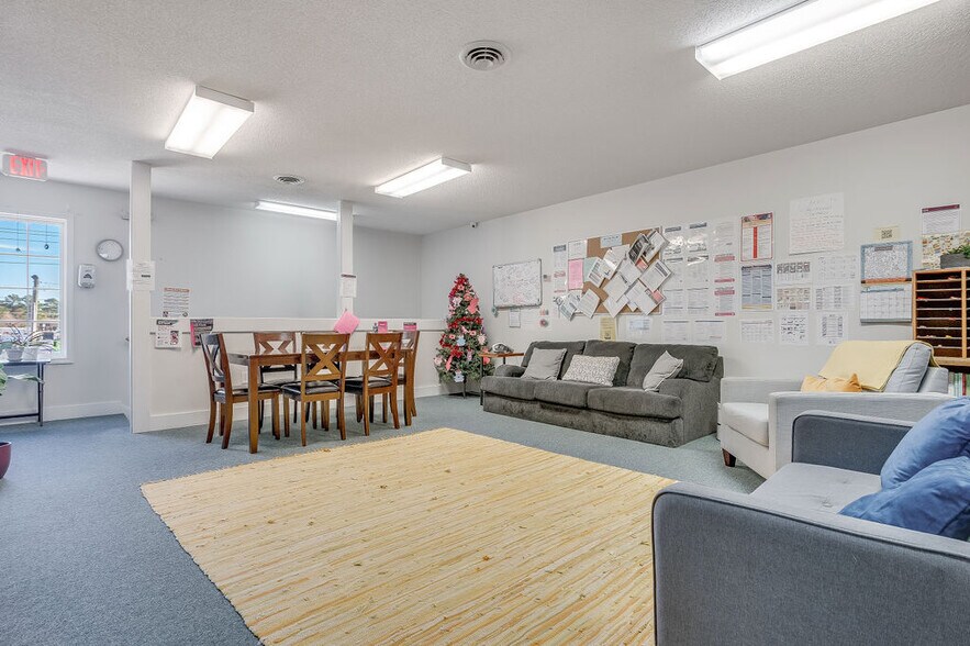 More Photos Of 217-219 Station St, Jacksonville Medical For Lease