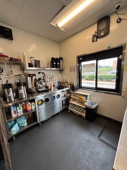 More Photos Of 1201 N Commerce Ct, Columbia Fast Food For Sale