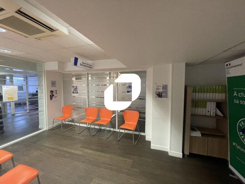 Primary Photo Of 11-13 Promenade Du Belvédère, Torcy Office For Sale