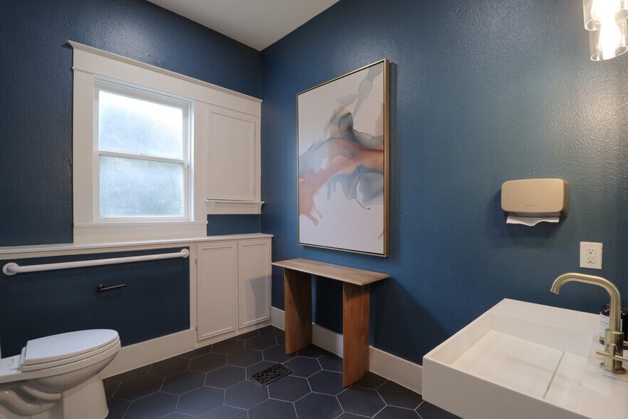 More Photos Of 1102 S Rock St, Georgetown Office Residential For Lease