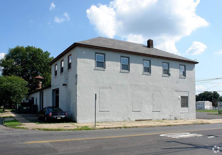 More Photos Of 1600 Chambers St, Hamilton Auto Repair For Sale