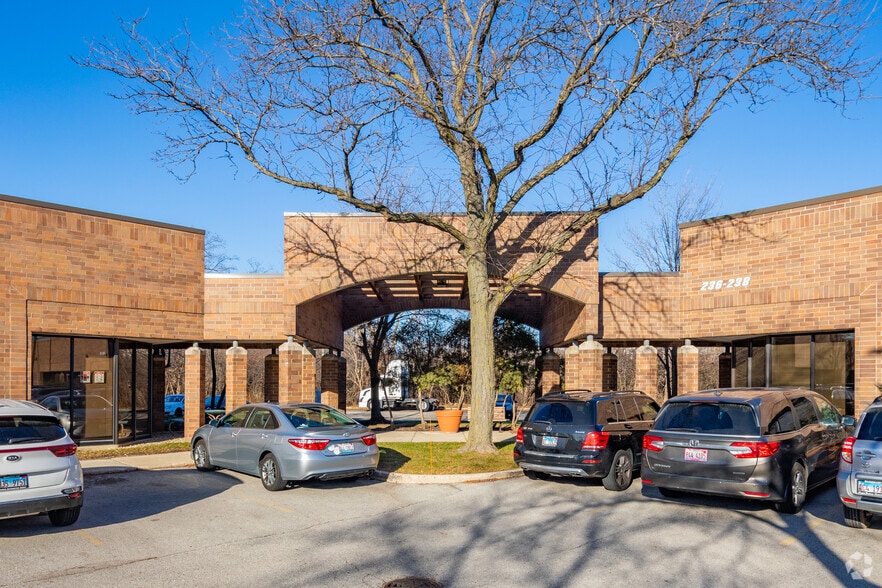 More Photos Of 200 E Howard Ave, Des Plaines Light Manufacturing For Lease