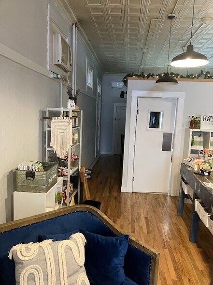 More Photos Of 80-82 Maryland Ave, Annapolis Storefront Retail Residential For Sale