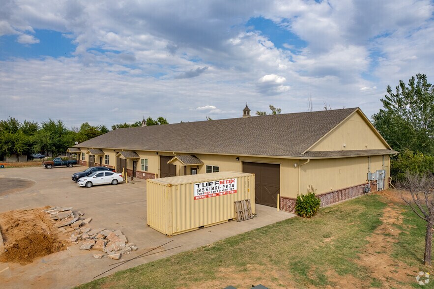 More Photos Of 7042 Highwater Cir, Edmond Light Distribution For Lease