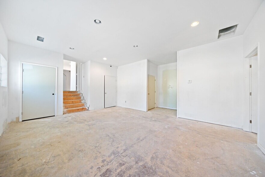 More Photos Of 341 Candler Rd, Atlanta Freestanding For Sale