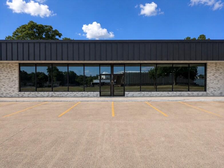 More Photos Of 801-815 E Main St, Russellville Storefront For Lease