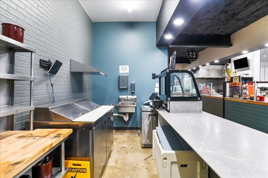 More Photos Of 985 Baltimore Pike, Gettysburg Storefront For Sale