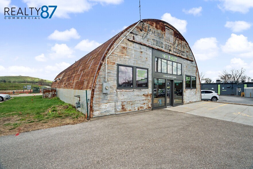 More Photos Of 44 17th Ave SW, Cedar Rapids Warehouse For Lease