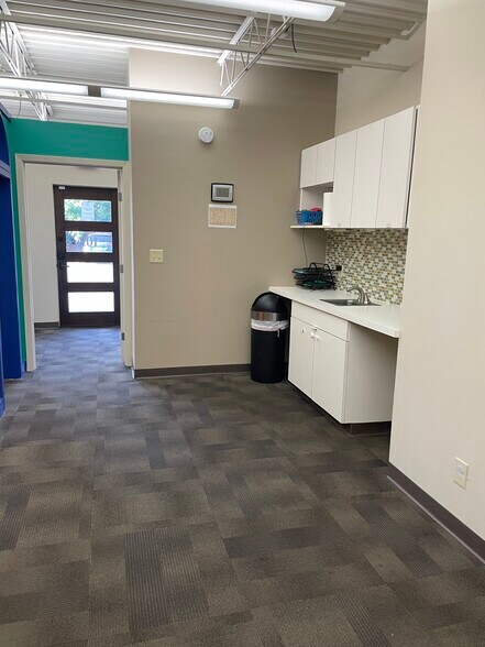 More Photos Of 8603 N New Braunfels Ave, San Antonio Medical For Sale