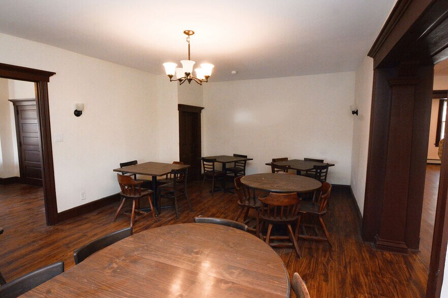 More Photos Of 101 S Main St, Richlandtown Restaurant For Sale