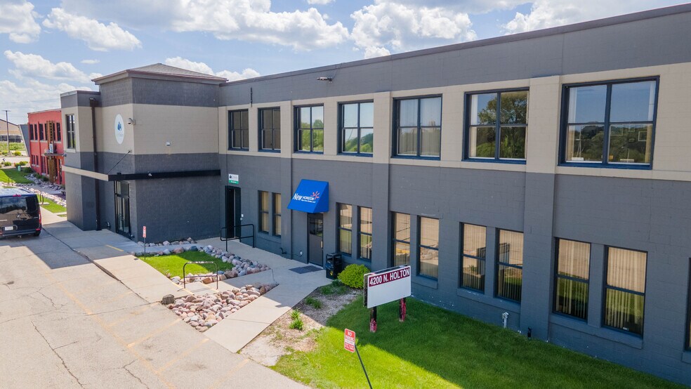 More Photos Of 4200 N Holton St, Milwaukee Warehouse For Lease