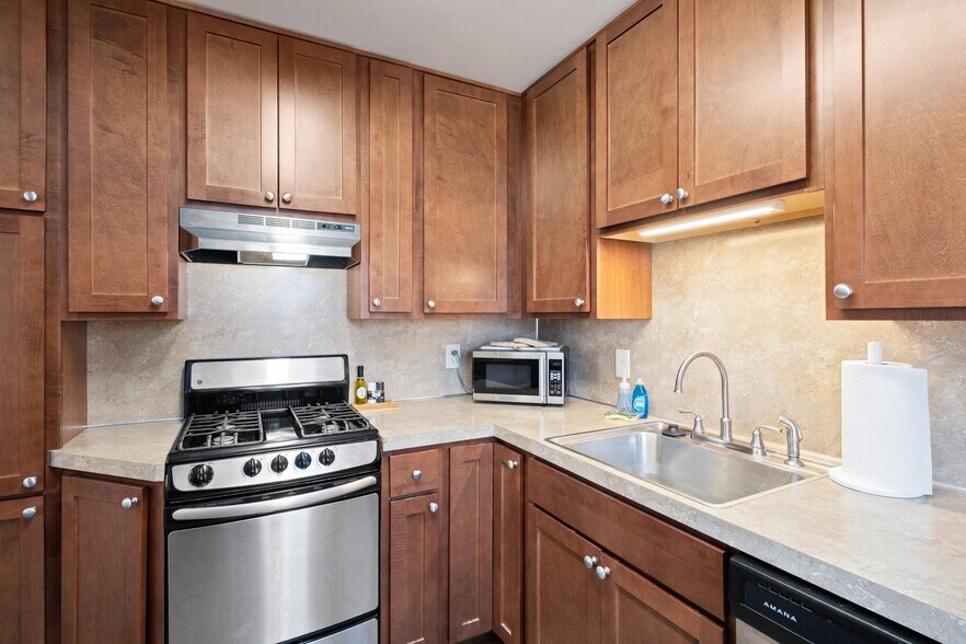 More Photos Of 22 Crescent St, Grand Rapids Apartments For Sale