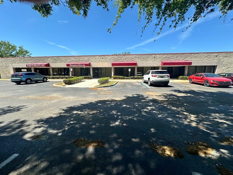 Primary Photo Of 5055-5061 Turnpike Feeder Rd, Fort Pierce Medical For Lease